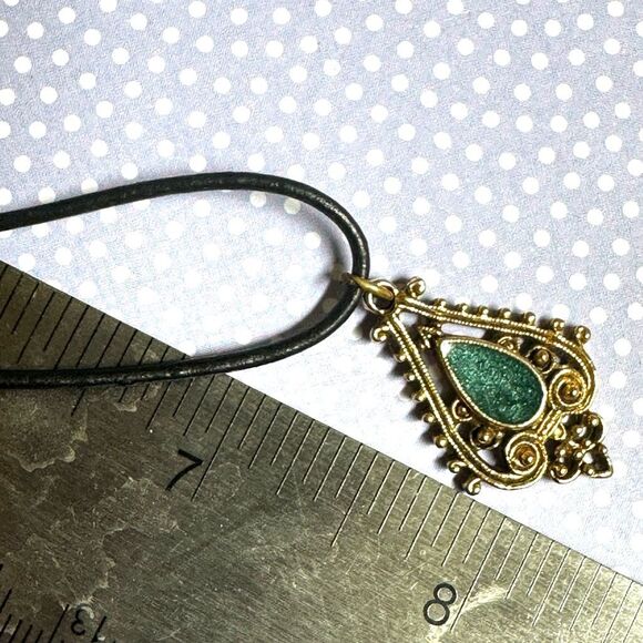 Green and gold tone pendant necklace on black cord - Picture 5 of 8